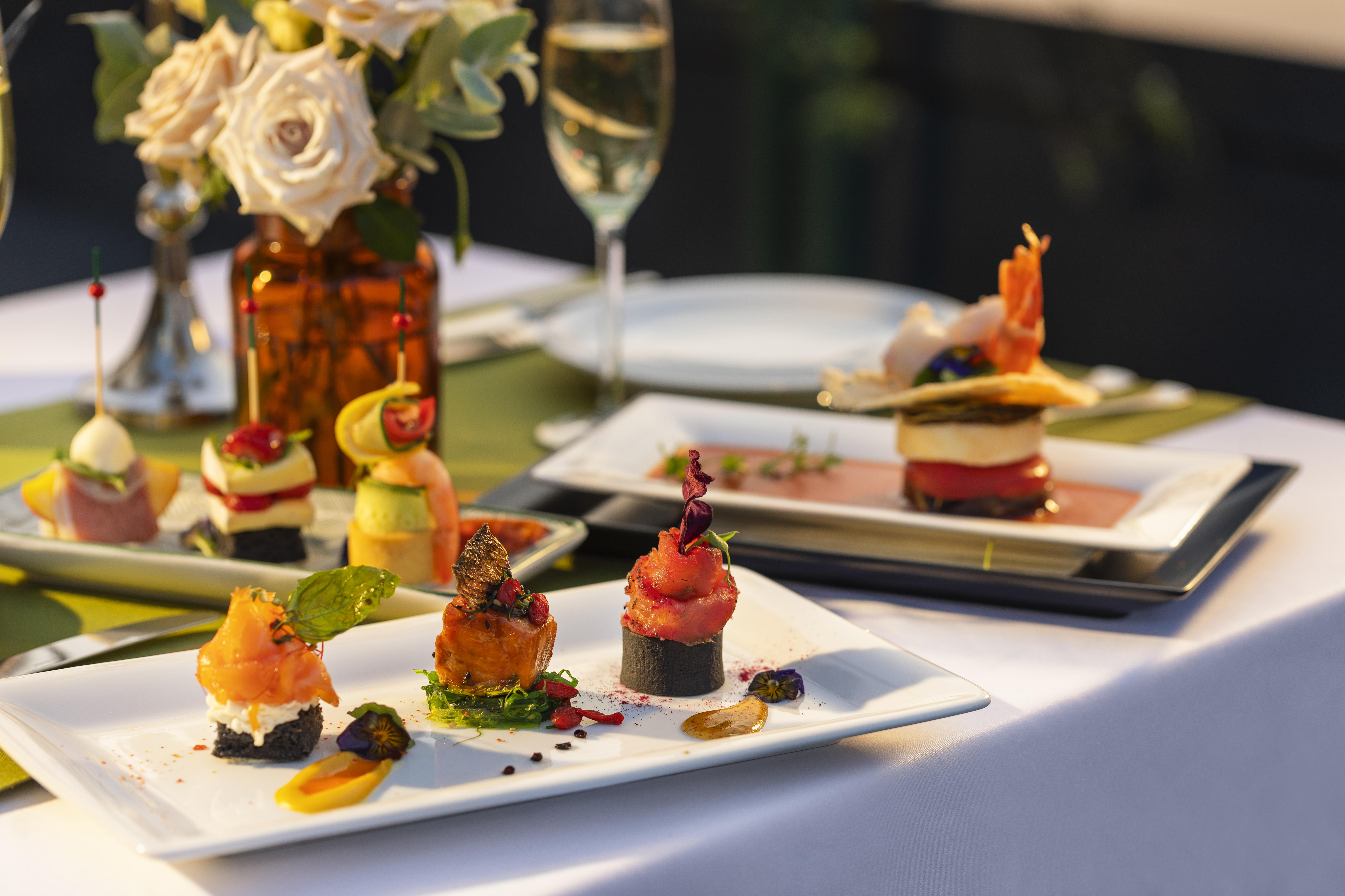 Grand Hotel סופיה מראה חיצוני תמונה A selection of canapés