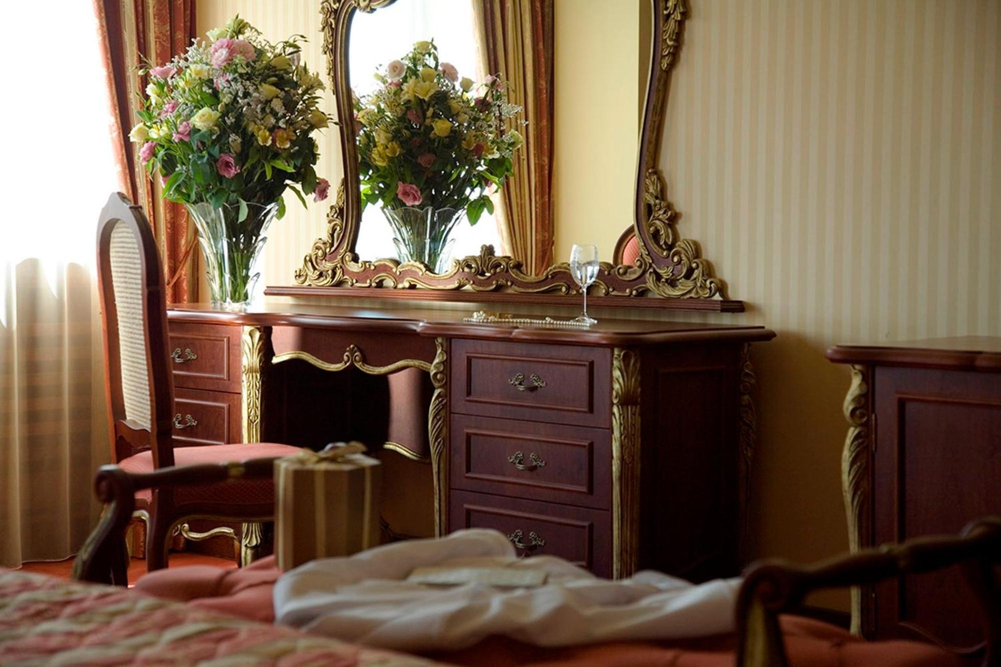 Grand Hotel סופיה מראה חיצוני תמונה A dressing table