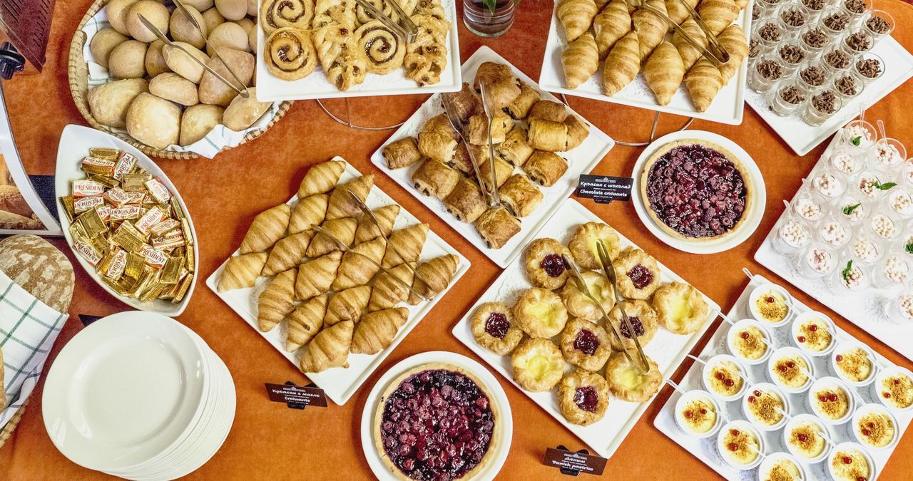 Grand Hotel סופיה מראה חיצוני תמונה A selection of pastries